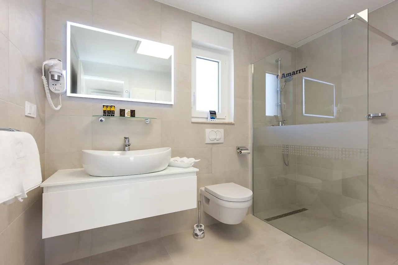 Amarru Deluxe Apartments 马林斯卡