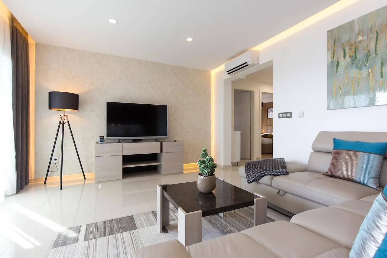 Amarru Deluxe Apartments 马林斯卡