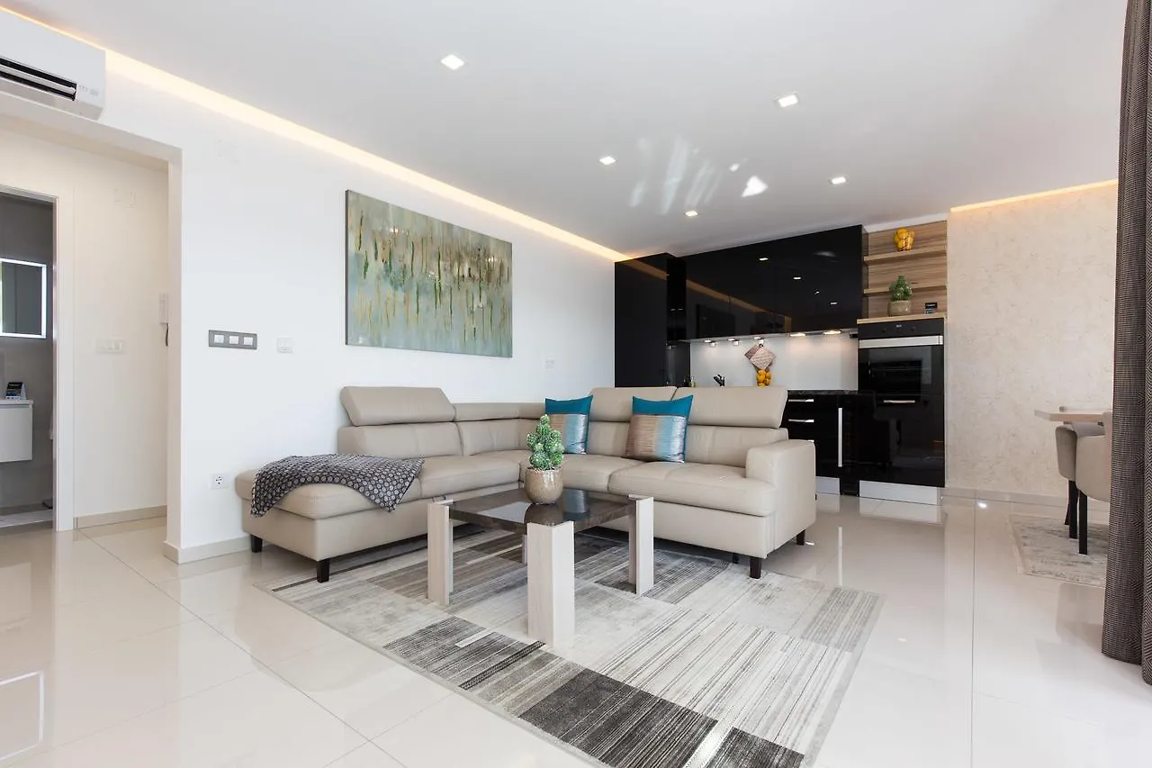 Amarru Deluxe Apartments 马林斯卡